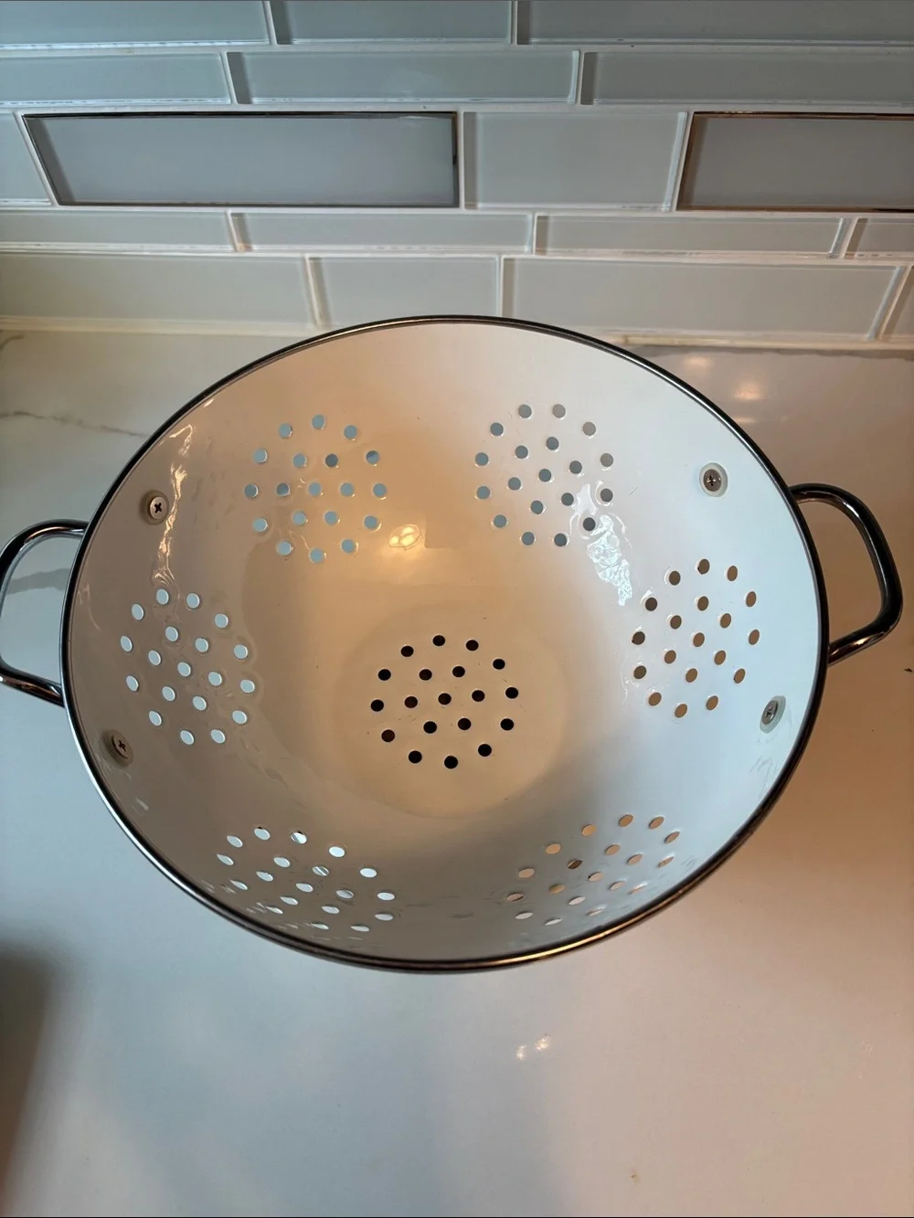 White Enamel Footed Colander with Silver Trim - Classic Kitchen Strainer